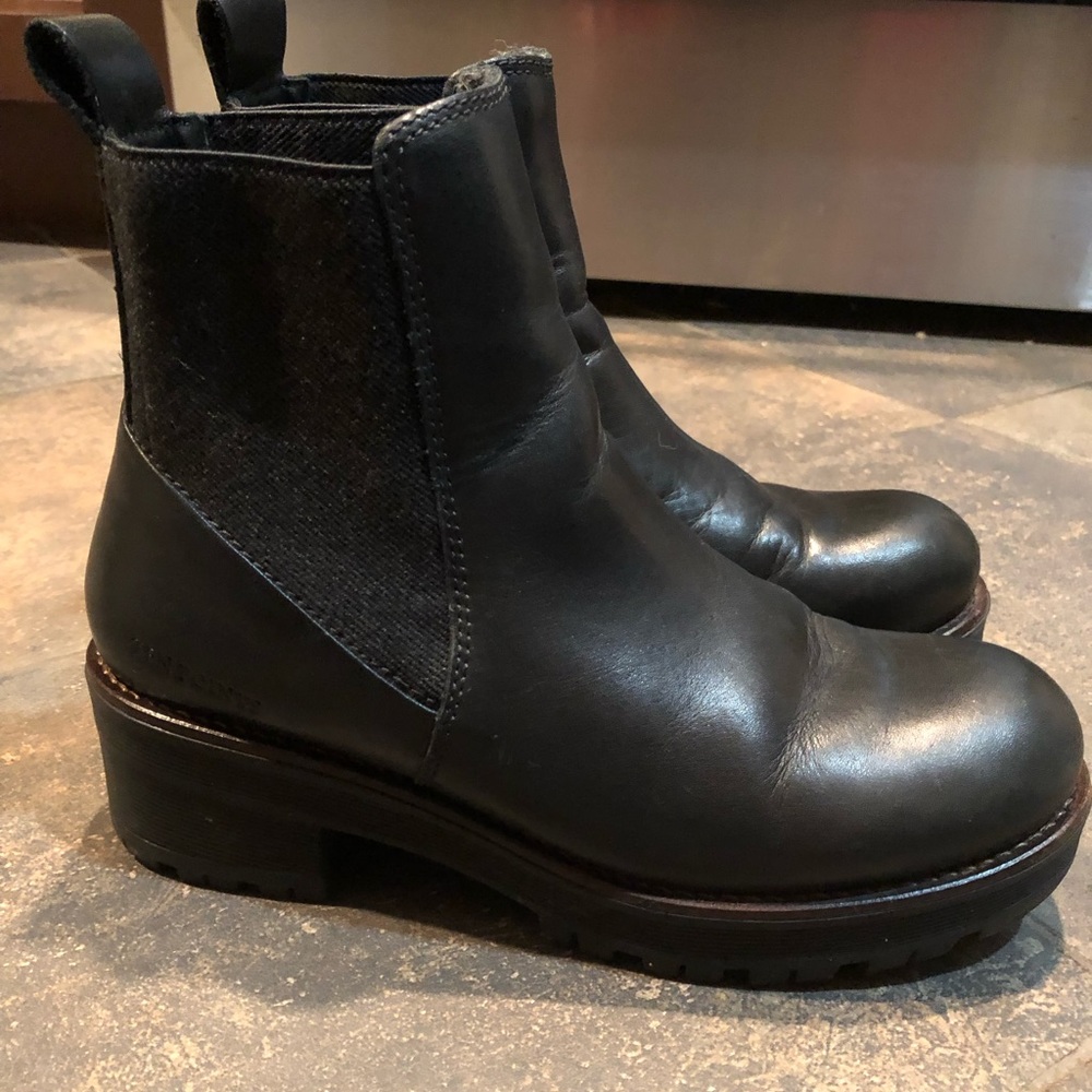 Ten points Clarisse Black Chelsea Boot Elasticated